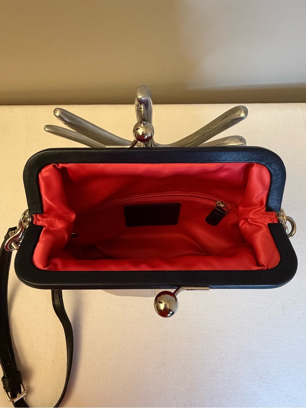 Vintage Coach 13378 Bonnie Cashin Kiss Lock Crossbody Cream Leather Navy Trim - Picture 11 of 16
